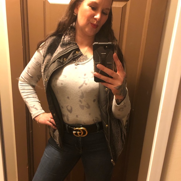 Reversible Green & Faux Fear Vest - Picture 9 of 10